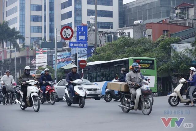 Đường thông hè thoáng trong ngày BRT chính thức lăn bánh - Ảnh 17.