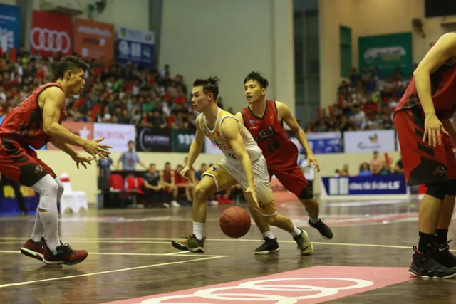 VBA 2017: Hanoi Buffaloes tiếp tục thất bại ở trận derby - Ảnh 1.