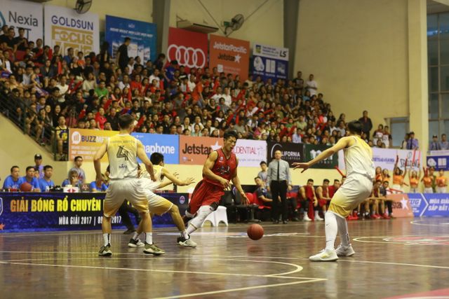 VBA 2017: Thang Long Warriors toàn thắng trong loạt derby Thủ đô - Ảnh 1.