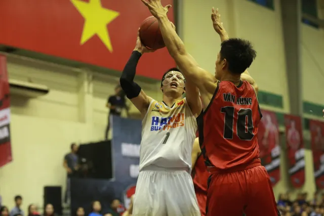 VBA 2017: Thang Long Warriors toàn thắng trong loạt derby Thủ đô - Ảnh 2.