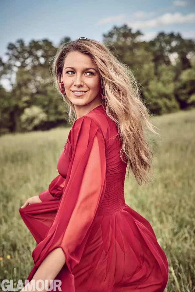 Blake Lively: Từ hot girl đến hot mom - Ảnh 3.