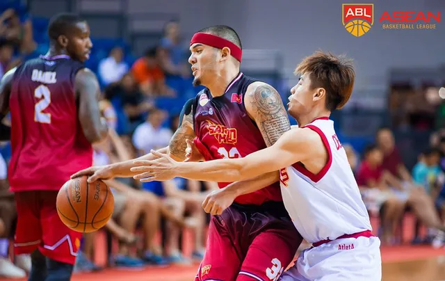 Tái lập chiến thắng trên lãnh địa Singapore Slingers, Saigon Heat chắc suất vào Playoffs - Ảnh 1.