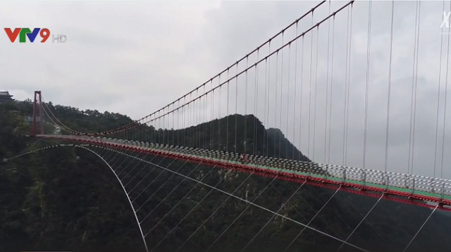 Chiêm ngưỡng cầu treo đi bộ dài nhất thế giới  - Ảnh 1.