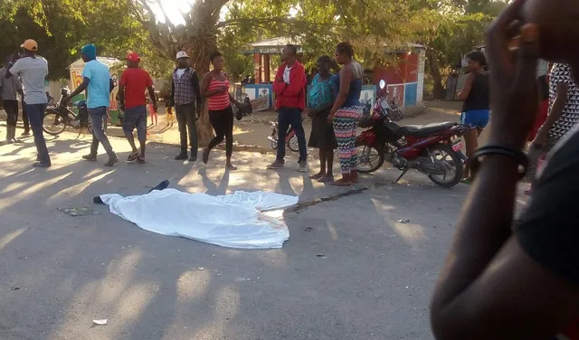 Haiti: Xe bus lao vào đám đông, ít nhất 34 người thiệt mạng - Ảnh 1.