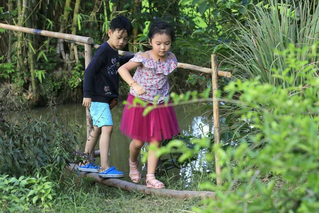 Bố ơi! Mình đi đâu thế? mùa 4: Con trai MC Hồng Phúc ngất ngây vì bạn gái siêu dễ thương - Ảnh 1.