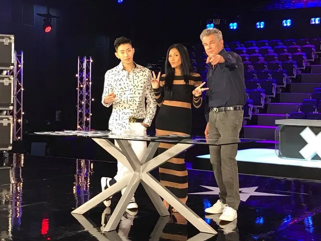 Bộ ba giám khảo Asias Got Talent 2017 gần gũi và hài hước ở hậu trường - Ảnh 6.