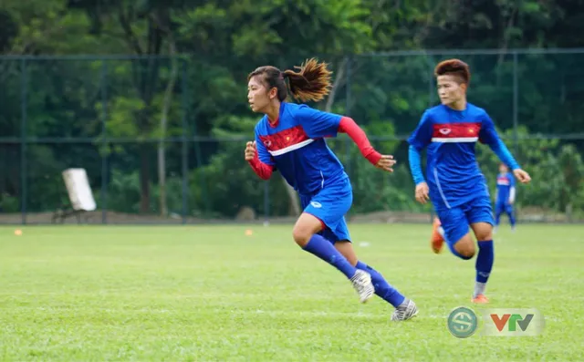 Ảnh: ĐT bóng đá nữ tập buổi đầu tiên tại Malaysia, sẵn sàng cho SEA Games 29 - Ảnh 1.