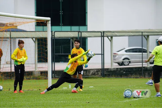 Ảnh: ĐT bóng đá nữ tập buổi đầu tiên tại Malaysia, sẵn sàng cho SEA Games 29 - Ảnh 8.