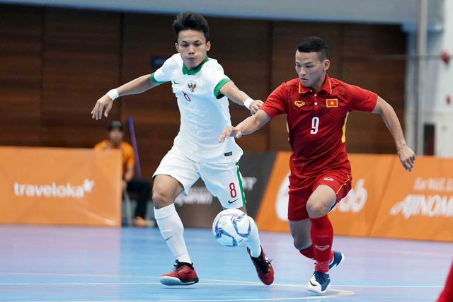 VIDEO SEA Games 29: ĐT Futsal nam Việt Nam ngược dòng ngoạn mục trước Indonesia - Ảnh 1.