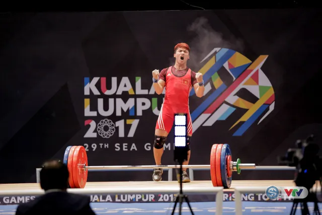 VIDEO Cử tạ: Chấn thương, Trịnh Văn Vinh vẫn phá kỷ lục SEA Games, giành HCV một cách kịch tính - Ảnh 1.