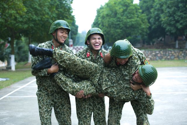 Sao nhập ngũ: Những hình ảnh siêu dễ thương của các lính mới - Ảnh 1.