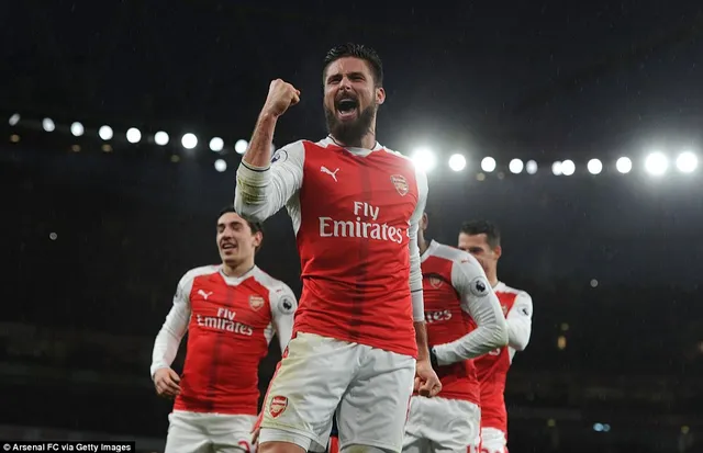 Giroud ghi siêu phẩm bọ cạp, Arsenal vươn lên xếp thứ 3 - Ảnh 2.