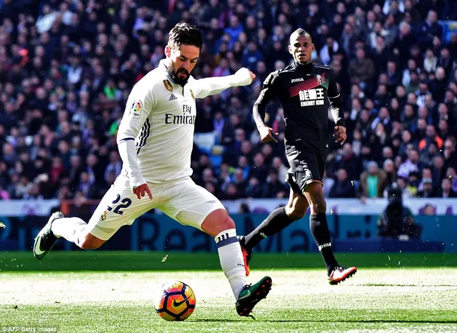 Real Madrid 5-0 Granada: Ronaldo, Isco giúp Real cân bằng kỷ lục của Barca! - Ảnh 2.