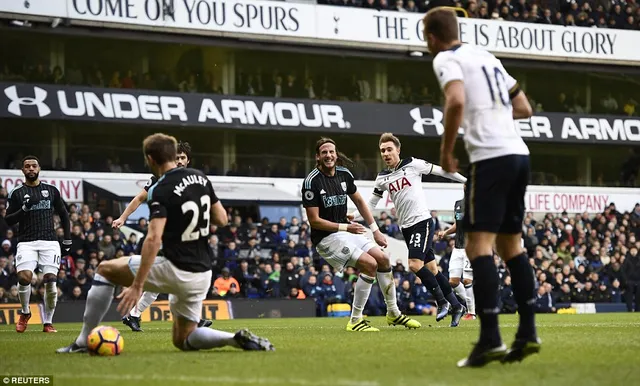 Tottenham 4-0 West Brom: Harry Kane lập hattrick, Tottenham tạm chiếm ngôi nhì bảng - Ảnh 1.