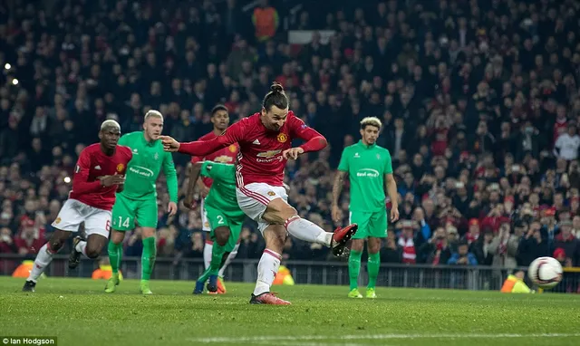 Ibrahimovic lập hat-trick, Man Utd đại thắng St Etienne - Ảnh 2.