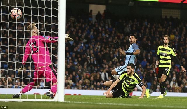 Aguero lập cú đúp, Man City đại thắng trong trận đá lại vòng 5 cúp FA - Ảnh 1.