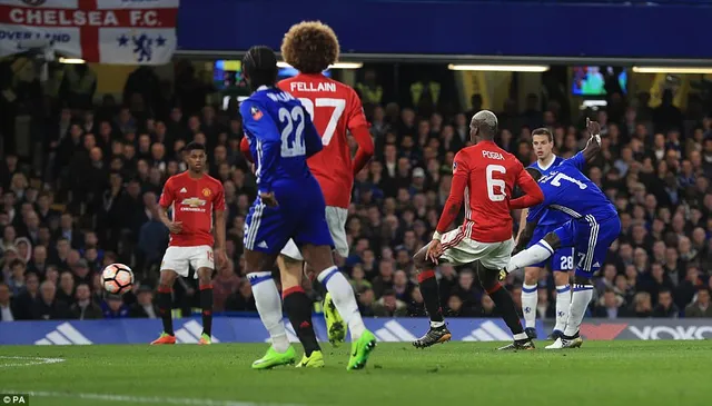 Chelsea 1-0 Man Utd: Herrera bị đuổi, Kante ghi bàn duy nhất - Ảnh 4.