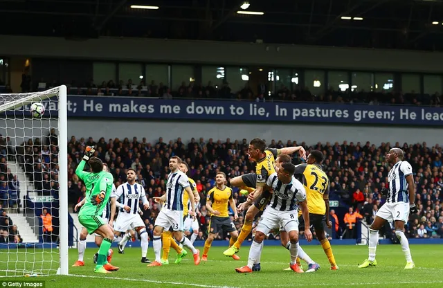 West Brom 3-1 Arsenal: Khủng hoảng kéo dài! - Ảnh 2.