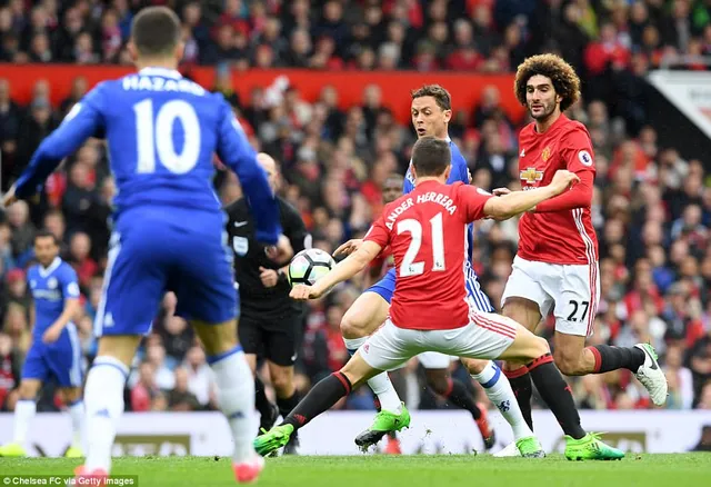 VIDEO Man Utd 2-0 Chelsea: Rashford, Herrera cùng nhau tỏa sáng - Ảnh 2.