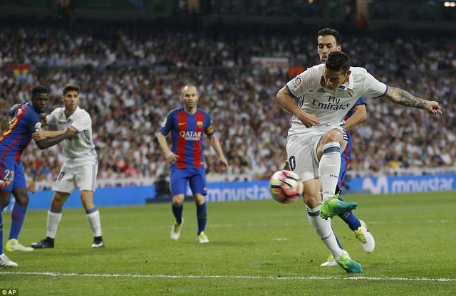 Real Madrid 2-3 Barcelona: Máu, kịch tính và siêu nhân - Ảnh 10.