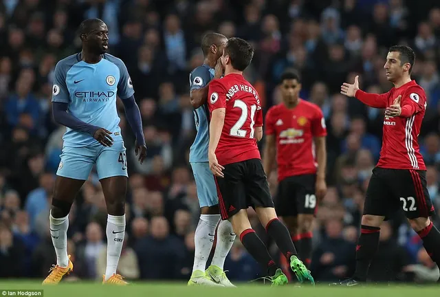 Derby Manchester: Fellaini nhận thẻ đỏ, MU chia điểm trước Man City - Ảnh 1.