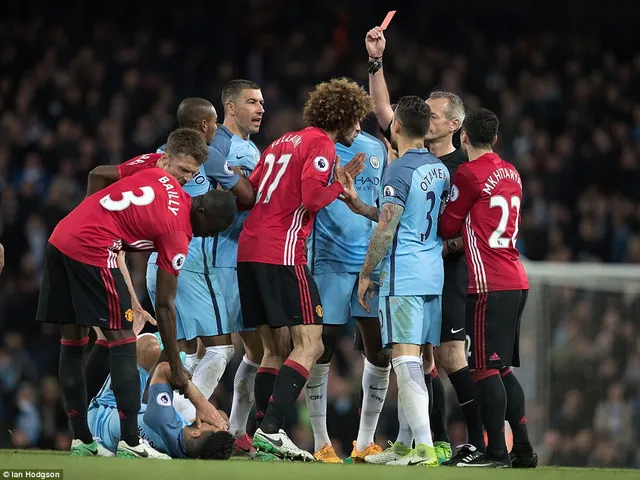 Derby Manchester: Fellaini nhận thẻ đỏ, MU chia điểm trước Man City - Ảnh 4.