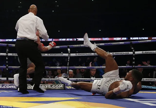 Anthony Joshua thắng knock-out Wladimir Klitschko - Ảnh 1.