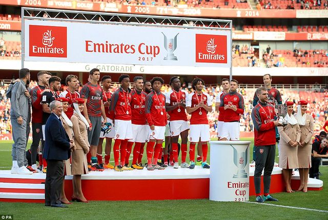 Emirates Cup: Thua Sevilla, Arsenal vẫn lên ngôi vô địch nhờ chỉ số phụ - Ảnh 3.