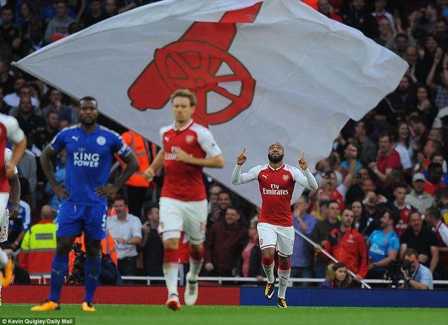 Khai màn Ngoại hạng Anh: Arsenal thắng nghẹt thở trước Leicester City - Ảnh 1.