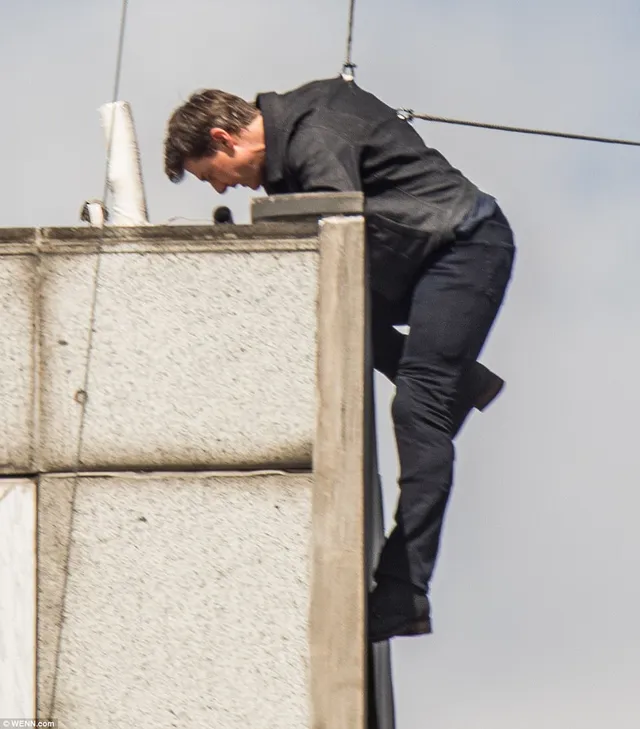 Tom Cruise gặp chấn thương trên trường quay Mission: Impossible 6 - Ảnh 3.