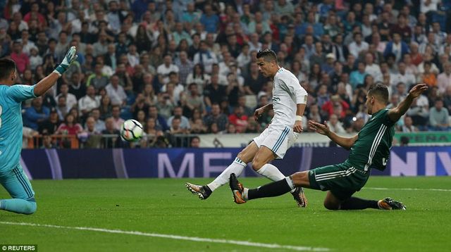 Real Madrid 0-1 Real Betis: Ronaldo trở lại và thất bại ngay tại Bernabeu - Ảnh 1.