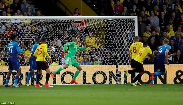 VIDEO Watford 2-1 Arsenal: Cleverley gieo sầu cho Pháo thủ phút 90+2 - Ảnh 2.