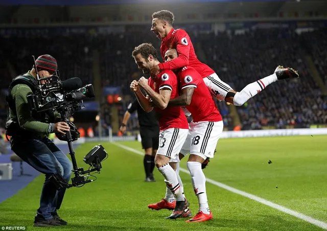 Vòng 19 Ngoại hạng Anh, Leicester City 2-2 Man Utd: Mất điểm phút bù giờ - Ảnh 1.