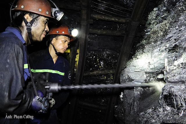 Khoảnh khắc chân thật về cuộc sống của những người thợ mỏ ở Quảng Ninh - Ảnh 9.