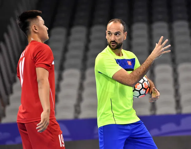 ẢNH: ĐT futsal Việt Nam đã có buổi tập đầu tiên tại Trung Quốc - Ảnh 6.