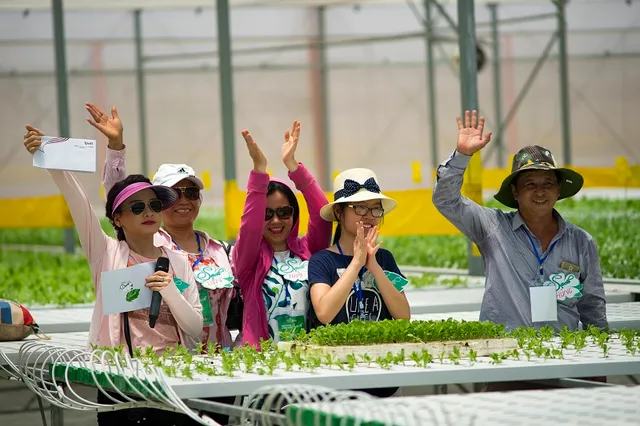 Tạm gác căng thẳng trong Sống chung với mẹ chồng, Bảo Thanh rủ Tự Long đi trồng rau sạch - Ảnh 7.