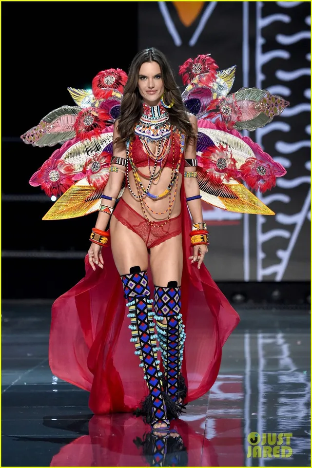 Alessandra Ambrosio xác nhận show 2017 là show cuối cùng với Victorias Secret - Ảnh 3.