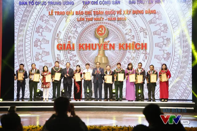 Toàn cảnh Lễ trao giải Búa Liềm Vàng lần thứ nhất - năm 2016 - Ảnh 5.