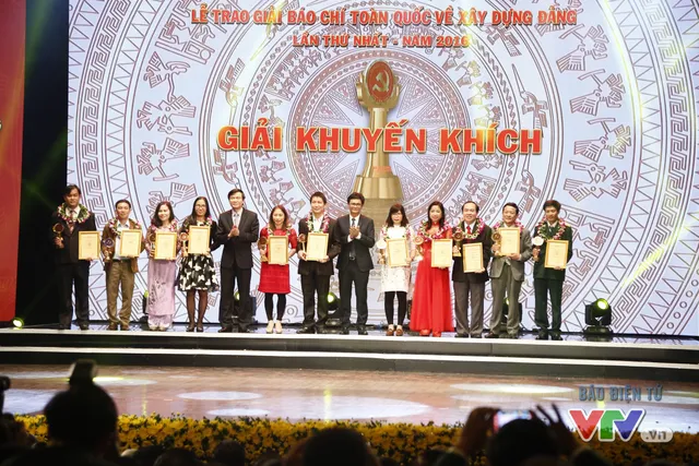 Toàn cảnh Lễ trao giải Búa Liềm Vàng lần thứ nhất - năm 2016 - Ảnh 6.