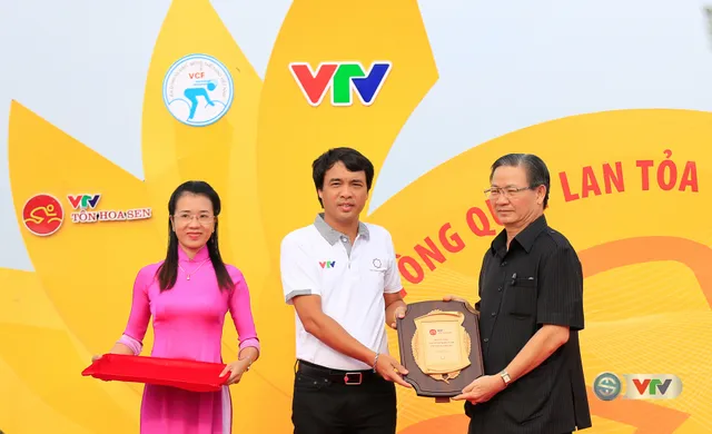 ẢNH: Những khoảnh khắc ấn tượng chặng 11 Giải xe đạp quốc tế VTV Cúp Tôn Hoa Sen 2017 - Ảnh 1.