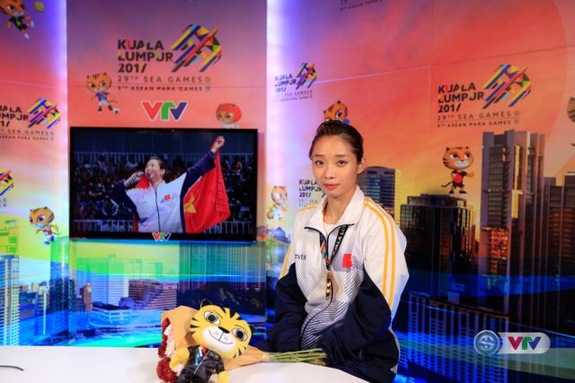 SEA Games 29: Giành HCV đầu tiên cho TTVN, Thuý Vi xuất hiện ấn tượng tại trường quay của VTV ở Malaysia - Ảnh 6.