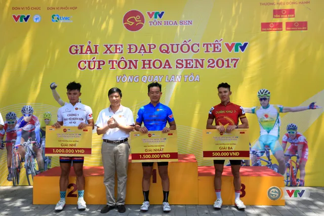 ẢNH: Những khoảnh khắc ấn tượng chặng 2 Giải xe đạp quốc tế VTV Cúp Tôn Hoa Sen 2017 - Hà Nội đi Thanh Hoá - Ảnh 12.