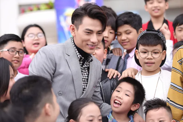 Isaac lịch lãm xuất hiện bên Văn Mai Hương, Bích Phương chấm thi Vietnam Idol Kids - Ảnh 6.