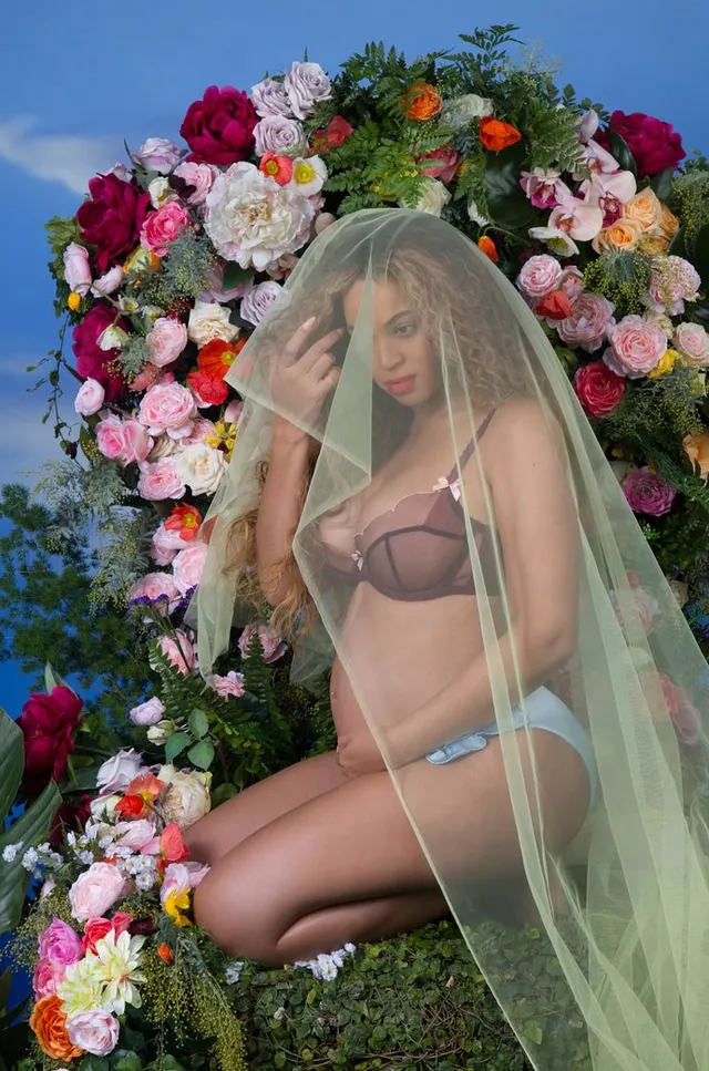 Beyonce khoe thêm nhiều ảnh bụng bầu tuyệt đẹp - Ảnh 16.