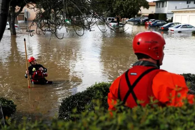 Trận lũ lớn nhất 100 năm qua tại bang California, Mỹ - Ảnh 2.