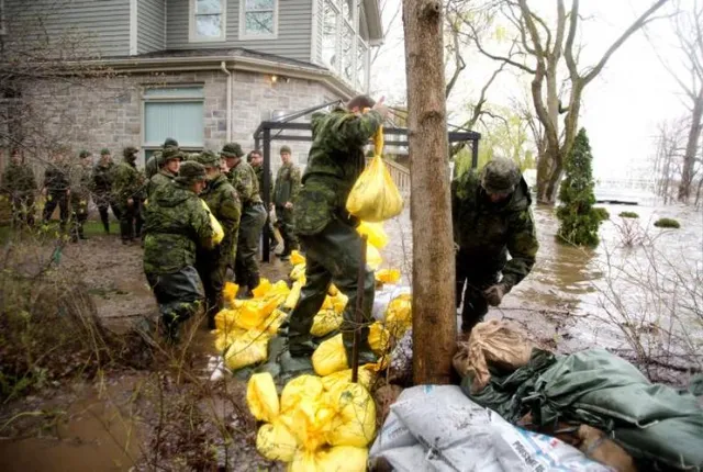 Canada ban bố tình trạng khẩn cấp do ngập lụt - Ảnh 15.