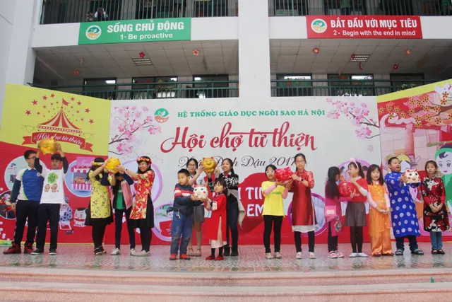 Tưng bừng Hội chợ Xuân Đinh Dậu 2017 của thầy và trò trường Ngôi Sao Hà Nội - Ảnh 15.