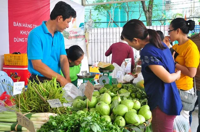 Thu nhập 90% người tiêu dùng Việt bị ảnh hưởng bởi COVID-19 - Ảnh 1.