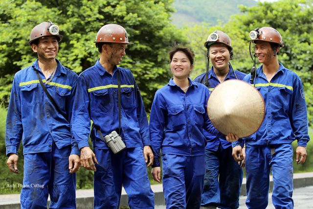 Khoảnh khắc chân thật về cuộc sống của những người thợ mỏ ở Quảng Ninh - Ảnh 22.