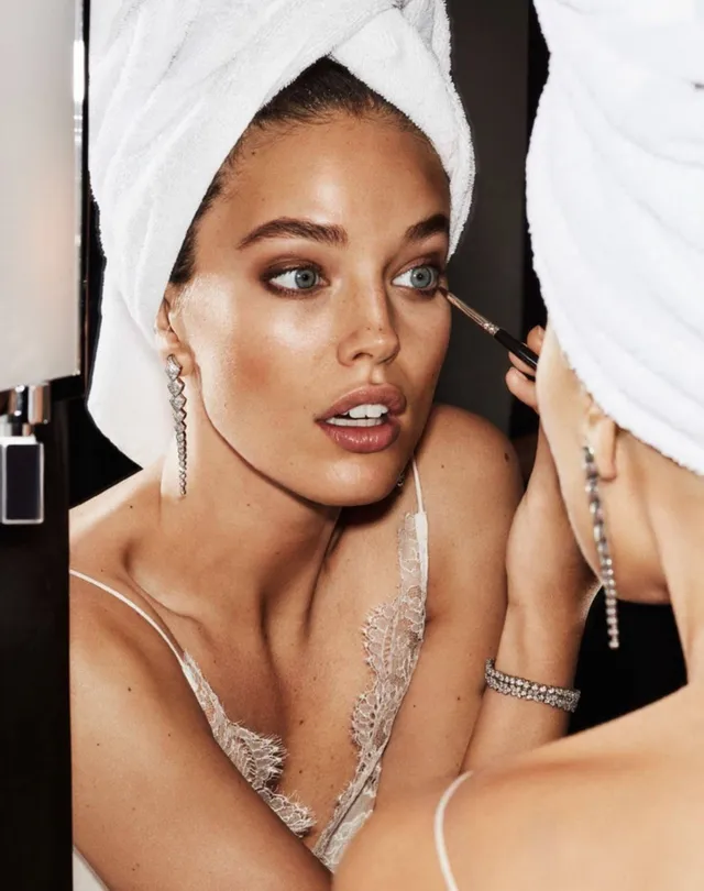 Chân dài Emily DiDonato biến thành cô dâu xinh đẹp - Ảnh 4.